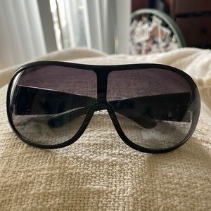 Vintage Ralph Lauren 90s/2000s sunglasses very light scuffing on lense